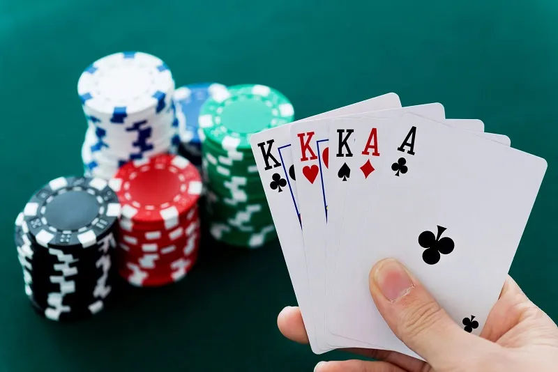 Full house poker là gì? Tìm hiểu luật chơi và cách tính điểm