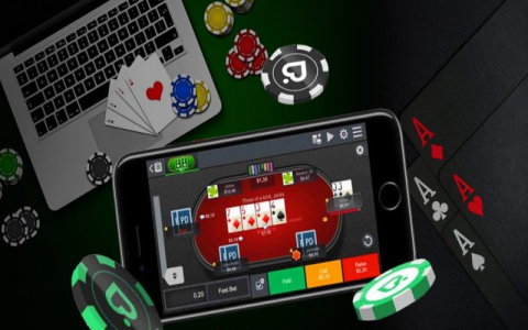 Small blind poker nên đánh thế nào? Chuyên gia chia sẻ kinh nghiệm!