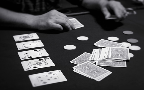 Thuật ngữ poker cơ bản:  Hướng dẫn chi tiết cho người mới bắt đầu