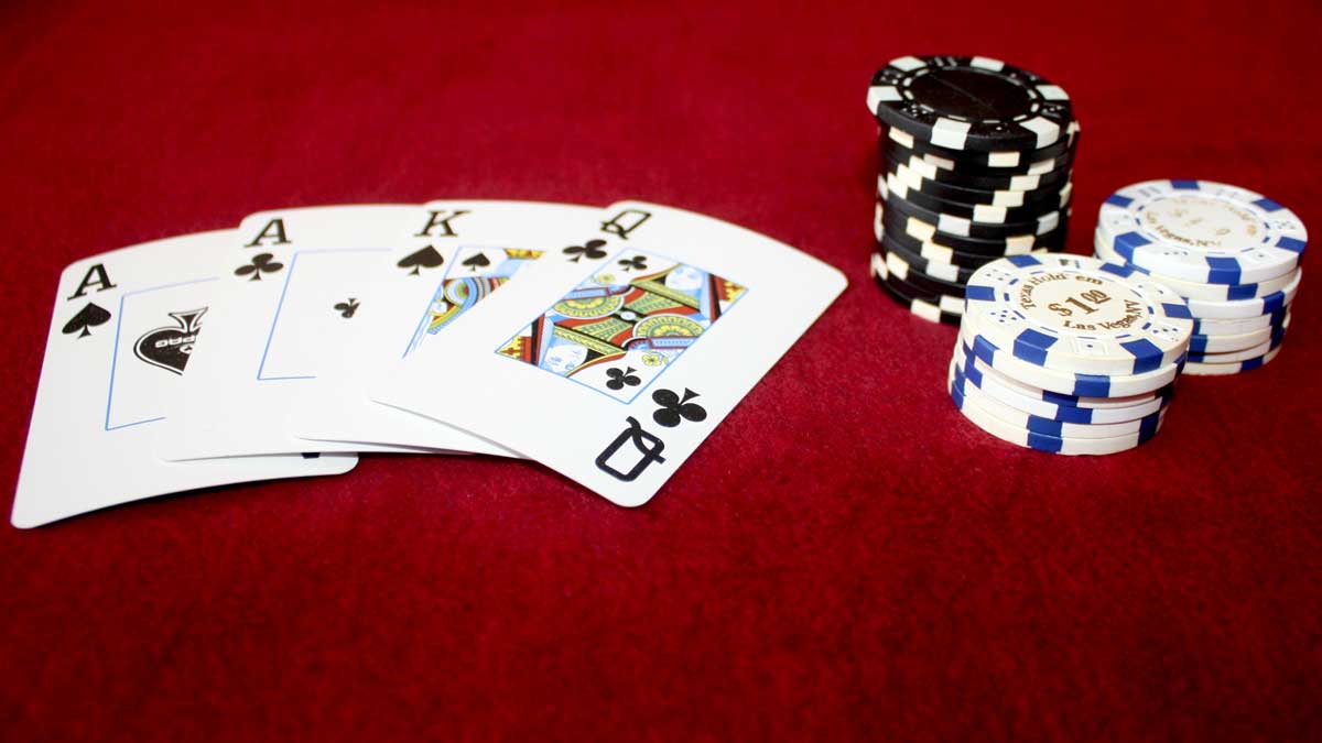 Tìm hiểu về bộ bài poker và những điều thú vị xoay quanh nó